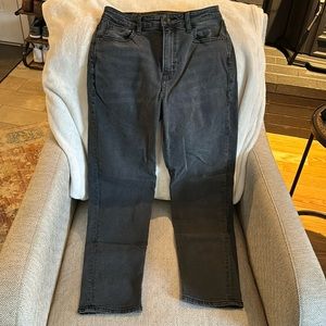 American Eagle size 2 Short black denim Mom jeans